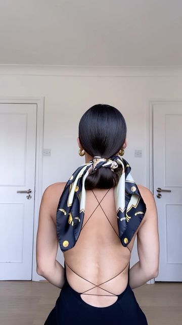 Hairstyle Scarf, Scarf Bun, Hairstyle Ideas Easy, Unique Scarf, Hair Scarf Styles, Scarf Hair, Trendy Hairstyle, Bun Hairstyle, Easy Hairstyle