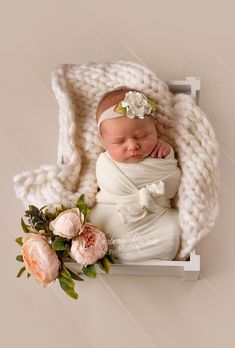 Portret Feminin, Foto Newborn, Baby Fotografie, Newborn Baby Photoshoot, Adorable Newborn, Newborn Baby Photos, Baby Sleep Problems, Foto Baby, Newborn Shoot