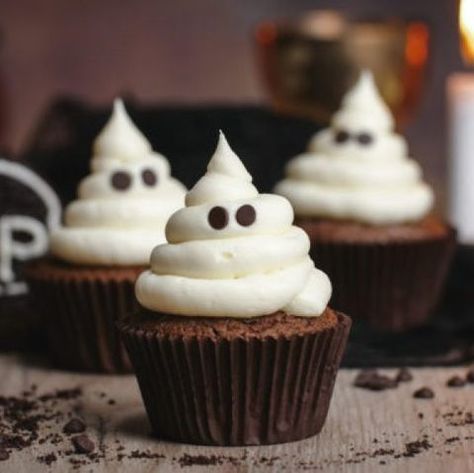 Halloween Cupcake Recipe, Cupcake Recipe Ideas, Vegan Halloween Food, Tårta Design, Halloween Torte, Halloween Food Cupcakes, Dessert Halloween, Postres Halloween, Bolo Halloween