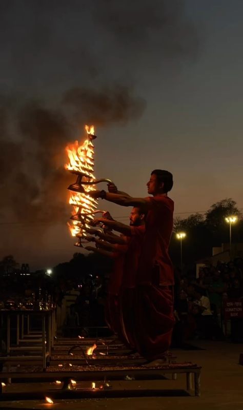 Rishikesh Asthetic Photos, Aesthetic Rishikesh, Rishikesh Snap, Banaras Photography, Rishikesh Aesthetic, Rishikesh Photography, Rishikesh Trip, Ganga Aarti, Father Love Quotes