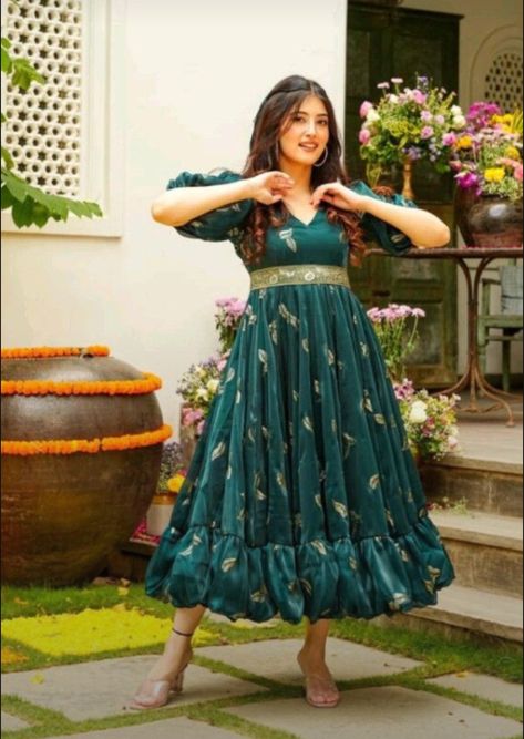 Georgette Frocks, Kurti Frock, Western Frocks, Organza Dresses, Cotton Frocks For Kids, Simple Frock Design, Fashion Trousers, Long Frock Designs, Georgette Anarkali