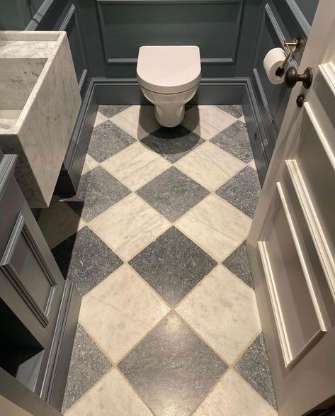 Drømme Bad, Interior Design Bathroom, Small Toilet Room, Checkerboard Floor, Guest Toilet, Downstairs Toilet, Powder Room Design, Toilet Room, Small Toilet