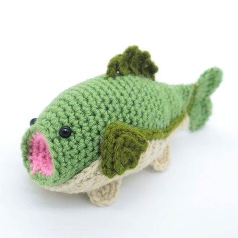 Bass Fish Amigurumi - Free Crochet Pattern - StringyDingDing Crochet Fish Patterns, Crochet Toys Free Patterns, Crochet Fish, Diy Tank, 4mm Crochet Hook, Crochet Geek, Quick Crochet Patterns, Bass Fish, Crochet Animals Free Patterns