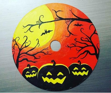 Halloween Record Painting, Vynal Record Art, Cd Drawing, Autumn Ornaments, Painted Cds, Painted Records, Cd Idea, Cd Wall Art, Cd Wall