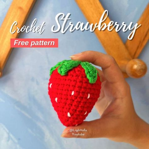 Strawberry Amigurumi Free Pattern, Crochet Small Strawberry, Crochet Strawberry Pattern Free, Crochet Dragon Fruit, Strawberry Crochet Pattern, Crochet Strawberries, Fruit Crochet, Strawberry Crafts, Crochet With Me