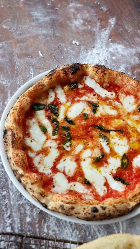 Neapolitan Pizza Dough, Yeast Baking, Ital Food, Perfect Pizza Dough, Authentic Italian Pizza, Neopolitan Pizza, Italian Food Recipes, Neapolitan Pizza, Pizza Chef