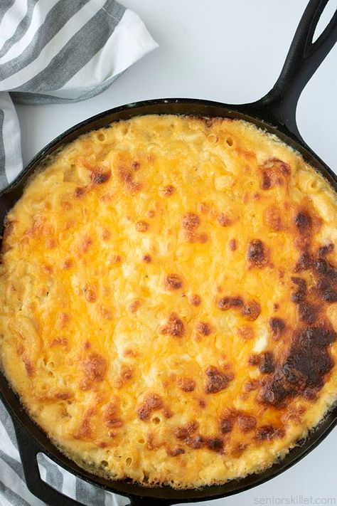 Macaroni And Cheese Baked, Southern Macaroni And Cheese, Skillet Mac And Cheese, Southern Mac And Cheese, Southern Family, Best Mac N Cheese Recipe, Macaroni Cheese Recipes, Creamy Macaroni And Cheese, Making Mac And Cheese