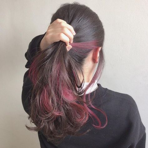 Under Hair Color, Hidden Hair Color, Underlights Hair, Hair Color Underneath, Red Hair Inspo, Peekaboo Hair, Hair Color Streaks, Hair Streaks, Peinados Fáciles Para Cabello Corto