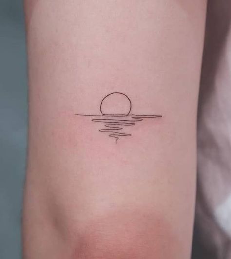 Sunset Tattoo Meanings - How Unique Is Your Tattoo? Tattoo Sunset Beach, Tattoos For Sunset Lovers, Small Tattoos Sunset, Sunset Memorial Tattoo, Unique Sunset Tattoo, Sunset Minimal Tattoo, Sunset Small Tattoo, Abstract Beach Tattoo, Horizontal Fine Line Tattoo