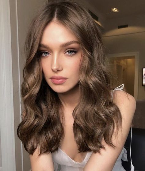 Gorgeous silky loose wavy hair! #hair #wavyhair #smoothhair #silkyhair #longhair Hair Color For Brown Hair, Brown Hair And Fair Skin, Light Golden Brown Hair, Blond Rose, Hair Color For Fair Skin, Golden Brown Hair Color, Wedding Hair Colors, Honey Hair Color, Golden Brown Hair