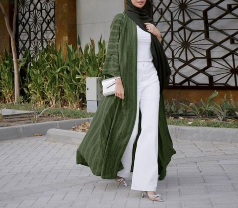 The Esma Luxury Knitted Open Abaya is crafted from the finest quality knitted polyester, this abaya promises unrivalled comfort, style, and versatility. The open design of this abaya allows for effortless layering and a fluid silhouette that gracefully drapes around you. The fabric offers a lightweight and breathable experience, perfect for any season. The open style allows for ease of movement, ensuring you feel both comfortable and elegant as you navigate through your day. More colours coming soon! Refer to size chart in photos. Have a question? Send us a message ♡ Retro Cardigans, Kaftan Gown, Abaya Kimono, Women Dress Collection, Open Abaya, Eid Ramadan, Long Knitted Dress, Muslim Outfits, Muslim Dress