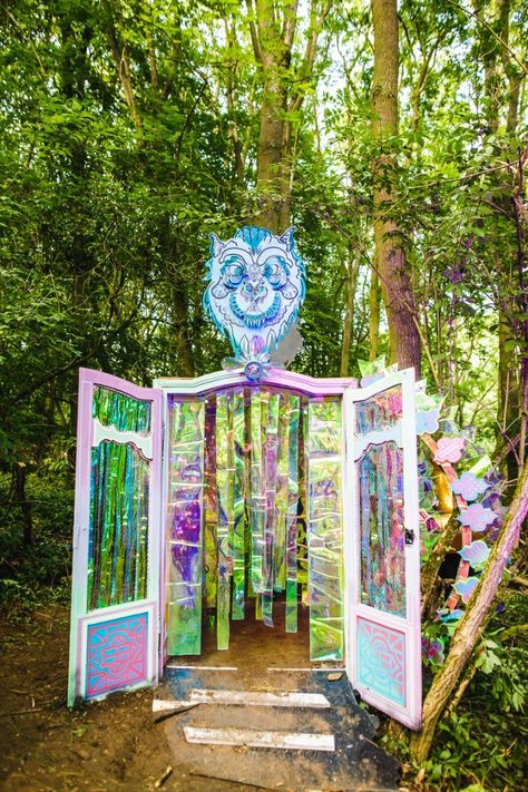 Music Festival Decor, Bühnen Design, Forest Festival, Fairy Festival, Festival Inspo, Festival Diy, Golden Leaves, Festival Design, Stage Design