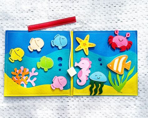 Tinihandmadegifts - Etsy Quiet Book Diy, Mermaid Books, Diy Buch, Diy Quiet Books, Book Pattern, Quiet Book Patterns, Book Diy, Toddler Quiet Book, Felt Books