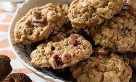 Cranberry Walnut Oatmeal Cookies Recipe From Jasons Deli Black Walnut Cookies, Black Walnuts Recipes, Cranberry And White Chocolate, White Chocolate Cookie Recipes, Walnut Cookie Recipes, Jasons Deli, Cranberry Orange Cookies, Walnut Butter, Orange Cookies