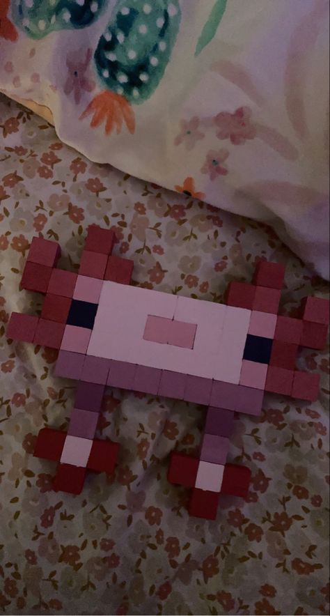 Minecraft Wood Blocks Craft, Cute Minecraft Couple Ideas, Wood Cube Crafts Minecraft, Minecraft Wood Cube Art, Wood Cubes Crafts, Minecraft Wood Block Craft, Minecraft Cube Art, Minecraft Wooden Block Crafts, Wood Cube Crafts