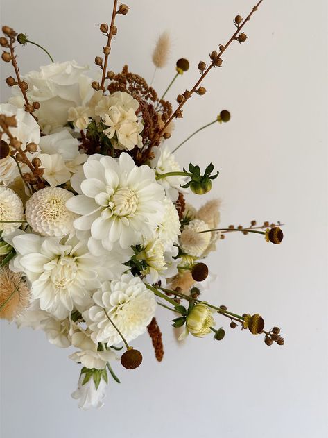 Green And Brown Flower Arrangements, White And Brown Wedding Bouquet, Earth Tone Floral Arrangements, Brown Flowers Wedding, Brown And Green Bouquet, Brown Wedding Florals, White Fall Flowers, Neutral Bouquet Wedding, Neutral Flower Arrangements