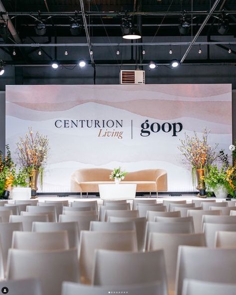 Business Backdrop Design, Conference Backdrop Ideas, Conference Panel Stage Design, Modern Stage Design Event, Business Events Decoration, Stage Set Up Events, Cooperate Event Decoration, Corporate Stage Backdrop Design, Create And Cultivate Backdrops