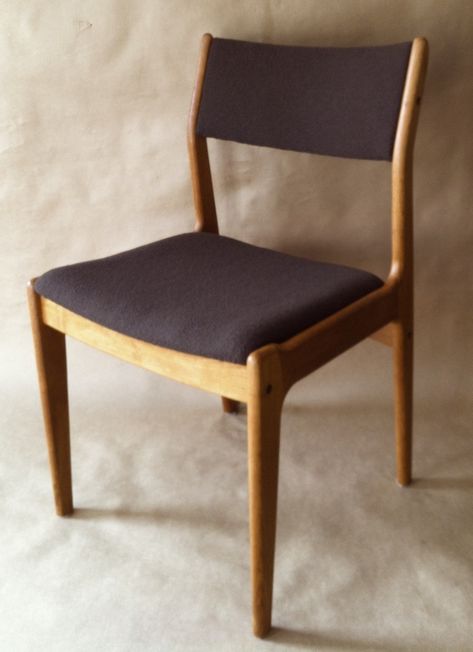 These are like my chairs. Restoration instructions. Mcm Chair Makeover, Reupholster Dining Chair, Mid Century Upholstered Dining Chair, Chair Restoration, Furniture Remodel, Dining Chairs Modern, Retro Dining Chairs, Danish Dining Chairs, Eclectic Dining