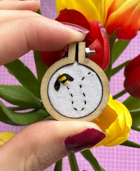 Free Mini Embroidery Hoop Patterns & How to Use Them - The Stir-Crazy Crafter Embroidery Hoop Patterns, Mini Hoop Embroidery, Mini Embroidery Hoop, Free Embroidery Patterns, Mini Embroidery, Miniature Embroidery, Hoop Embroidery, Embroidery Patterns Free, Etsy Instagram