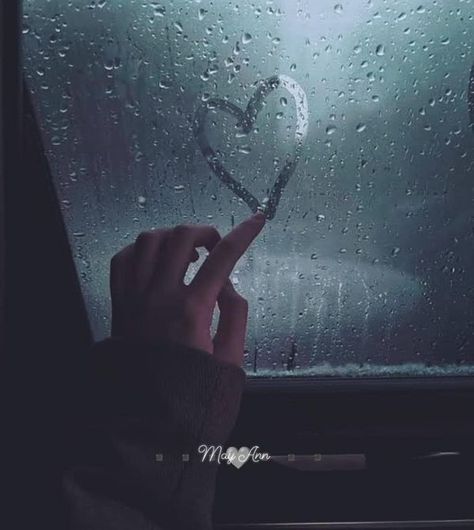 Heart On Window Rain, Phone Backround, Rainy Window, Rainy Day Aesthetic, Beautiful Beach Pictures, Phone Wallpaper Boho, Dark Nature, Iphone Wallpaper Classy, First Youtube Video Ideas