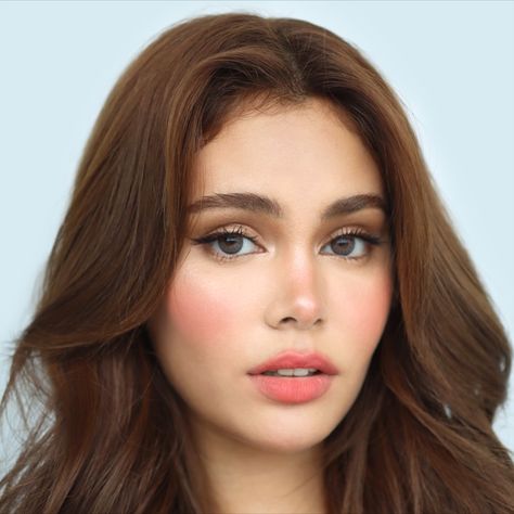 Ivana Alawi is a Filipino actress, model and YouTuber. Ivana Alawi Photoshoot, Filipina Makeup, Filipino Model, Filipino Actress, Ivana Alawi, Filipino Culture, Creative Shot, Model Face, Face Photo