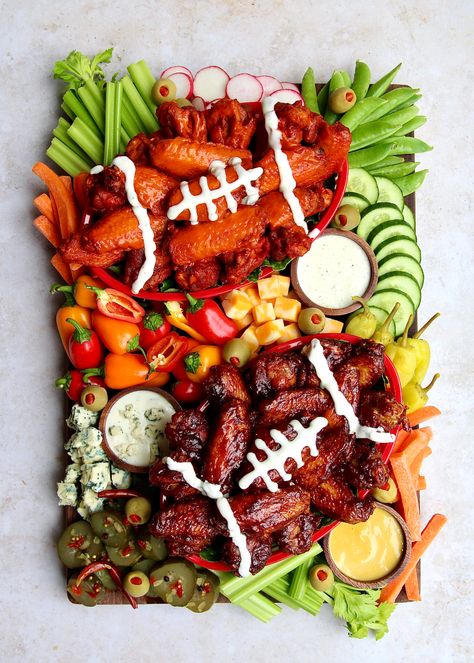 Chicken Wing Tray Ideas, Charcuterie Football Board Ideas, Super Bowl Snack Board, Eagles Appetizers, Charcuterie Board Ideas Football Game, Football Food Charcuterie Board, Football Charcuterie Boards, Wings Board Ideas, 2023 Charcuterie Board