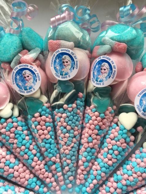 Frozen Party Food, Frozen 3rd Birthday, Child Birthday Party, Sweetie Cones, Disney Themed Food, Birthday Party Bags, Elsa Birthday Party, Frozen Bday Party, Disney Frozen Birthday Party