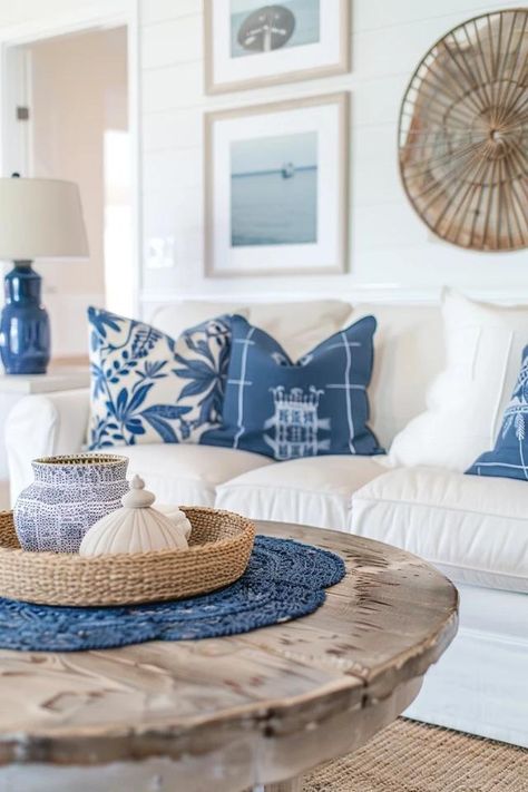 Coastal Charm: Nautical Living Room Decor Ideas Seaside Appartement, Coastal Hamptons Style Living Rooms, Beach Living Rooms, Coastal Living Rooms Ideas, Nautical Decor Living Room, Coastal Decorating Ideas, Summer Living Room Decor, Hamptons Decor, Nautical Living Room