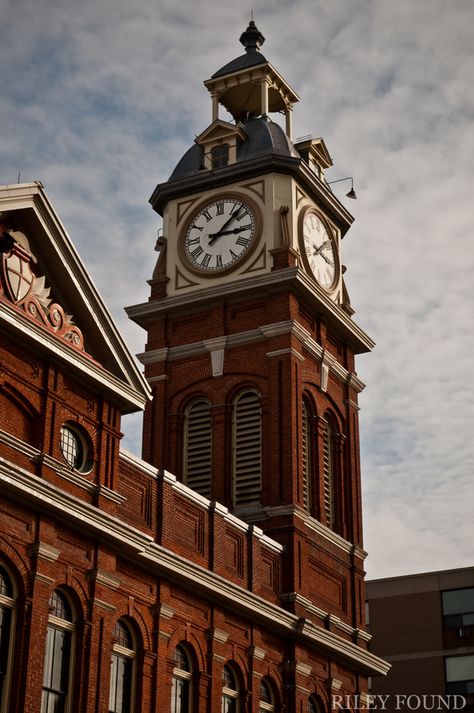 Clock Tower Painting, Big Ben Tattoo, Peterborough Ontario, Big Ben Clock, Building Aesthetic, Clock Tattoo Design, Outdoor Clock, Steampunk Clock, Big Ben London