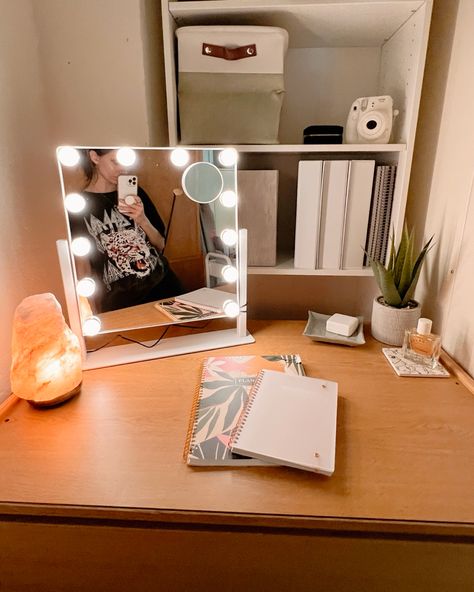 Dorm Desk Mirror, Dorm Desk Vanity, Dorm Room Desk Decor, Dorm Makeup Organization, College Vanity, Dorm Room Vanity, Dorm Room Mirror, Feminine Dorm Room, College Desk Organization