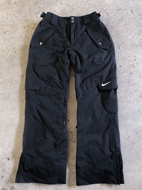 Nike Y2k Pants, Nike Pants Outfit, Snow Pants Outfit, Nike Baggy Pants, Nike Parachute Pants, Nike Cargo Pants, Vintage Nike Pants, Nike Wear, Snow Wear