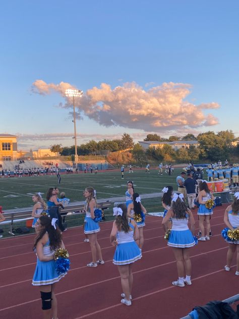 california high school football Junior Year High School Aesthetic, Usa High School, California High School, Year Aesthetic, Florida High School, Schools In America, Silly Funny, School Goals, American High School