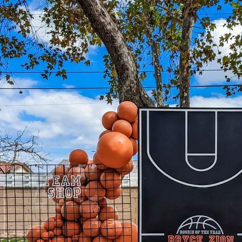 Event Designer and Balloon Designer on Instagram: "Do you have a baller in your family that would love a basketball party? It's no secret I'm Filipina and that means everyone in my family loves a good basketball party. All the NBA jerseys came out in full display 😂. Interactive displays bring it to the next level, we painted the rim to match with the backdrop and the party hosts made a game out of the real basketball hoop! Who doesn't love competitive shooting as entertainment and games with prizes?! Comment below who in your life would love this kind of party! . . . . . . #backdroprentals #rookieoftheyearparty #firstbirthdayparty #firstbirthdaybackdrop #basketballthemedparty #boybirthday #interactivedisplay #boybabyshower #babyshower #basketballparty #sportsparty #balloongarlands #baske Sports Party Backdrop, Basketball Party Balloons, Basketball Birthday Backdrop, Basketball Birthday Party Activities, Sports Theme Backdrop, Vintage Basketball Party, Basketball Balloon Garland, Basketball Game Party, Basketball Birthday Party Favors