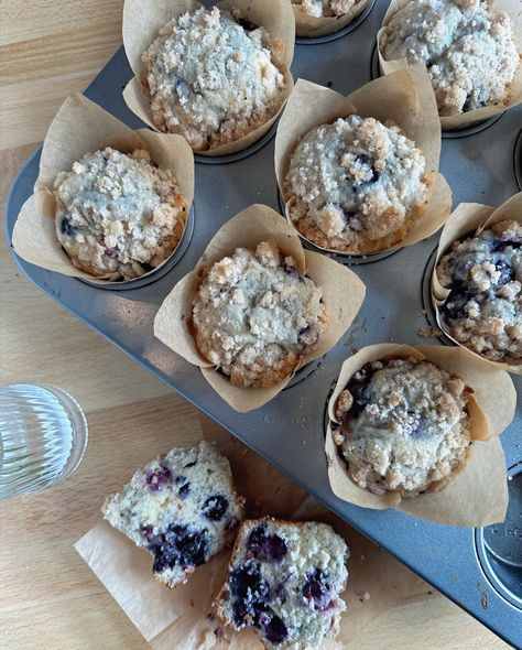 Bakery Style Blueberry Muffins 🫐 Frozen Blueberry Muffins, Jumbo Blueberry Muffins, Blueberry Crumble Muffins, Bakery Style Blueberry Muffins, Bakery Muffins, Crumble Muffins, Blueberry Muffin Recipe, Blueberry Muffins Recipe, Best Blueberry Muffins