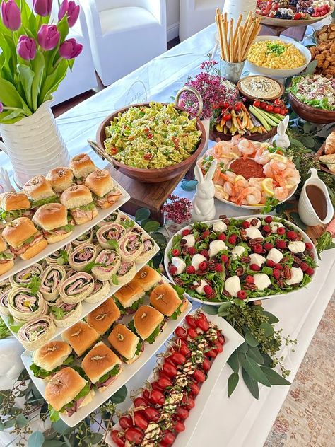 Summer Bridal Shower Food, Eid Brunch, Wedding Luncheon, Fest Mad, Brunch Food, Catering Ideas Food, Hosting Holidays, Party Food Buffet, Reception Food