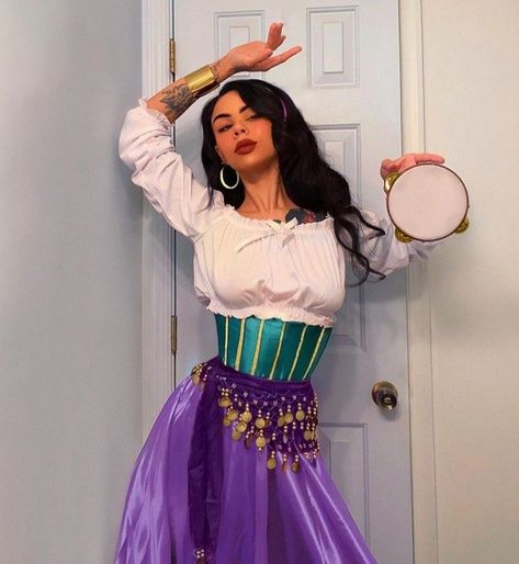 Esmeralda Halloween, Esmeralda Costume, Esmeralda Cosplay, Rapunzel Costume, Fantasia Disney, Pretty Halloween Costumes, Disney Halloween Costumes, Diy Halloween Costumes Easy, Trendy Halloween