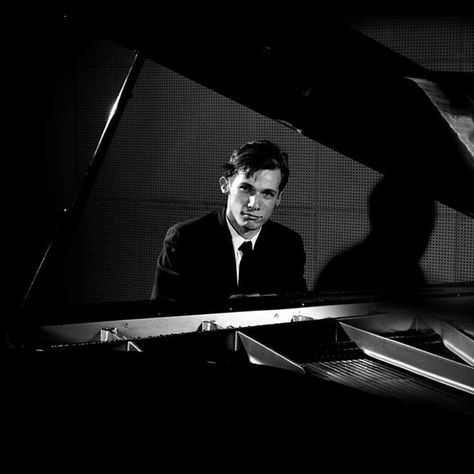 Pianist Photoshoot, Pianist Portrait, Pianist Photography, Piano Shoot, Piano Photoshoot, Concert Pianist, Glenn Gould, Piano Video, Music Power