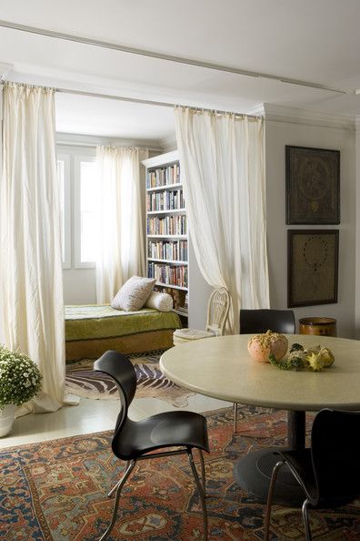 Reading nooks with curtains > reading nooks without curtains. Window Nook, Mini Loft, Reading Nooks, Home Libraries, Cozy Reading Nook, Cozy Nook, Home Library, Guest Bedrooms, Window Seat