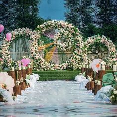 The arch is made of iron, durable, corrosion-resistant, can be reused many times, is environmentally friendly and sanitary, does not take up space, and the geometric square column shape is the ideal height. Due to the open design, this wedding arch will not hinder guests from viewing the stage. The arch decoration is one of the most popular party decorations today. You can decorate it with balloons, flowers, fake plants or LED lamp pendants or other elements to create a personalized background f Party Backdrop Stand, Garland Wedding Decor, Metal Wedding Arch, Wedding Background Decoration, Diy Wedding Backdrop, Stage Decor, Arch Decoration, Stage Backdrop, Wedding Props