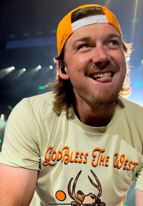 Morgan Wallen Hot Pics, Morgan Wallen Selfie, Morgan Wallen Wallpaper, Best Country Singers, Bald Man, Celebrity Updates, Morgan Wallen, Somebody To Love