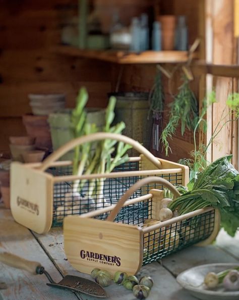 Garden Hod, Picnic Items, How To Store Potatoes, Garden Bags, Harvest Basket, Garden Decoration Ideas, Garden Basket, Video Garden, Garden Cart