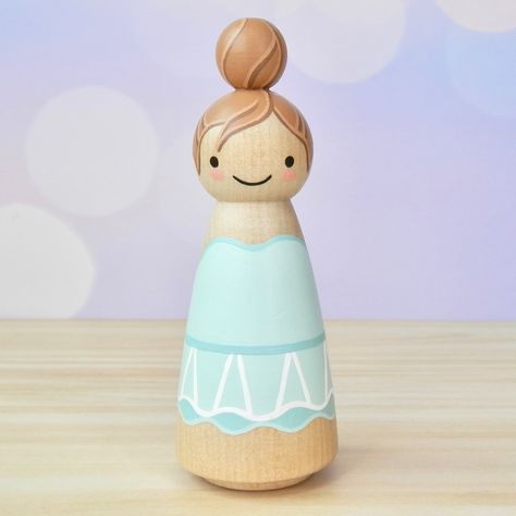 Wood peg dolls