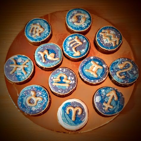 17 Birthday, Cupcake Wars, Cupcake Cake Designs, 17th Birthday, Royal Icing, Gingerbread Cookies, Cupcake Cakes, Zodiac Signs, Gingerbread