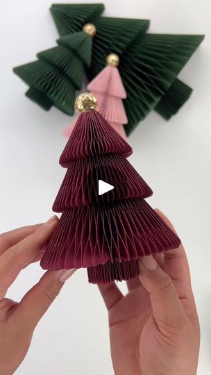 Christmas Cardboard Decorations, Diy Honeycomb, Bottlebrush Trees, Honeycomb Decorations, Paper Flower Art, Honeycomb Paper, Diy Christmas Decorations Easy, Paper Christmas Tree, Handmade Christmas Decorations