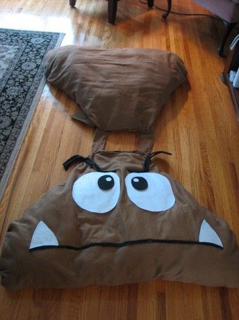 GOOMBA Diy Goomba Costume, Halloween Costume Brothers, Lakitu Costume, Goomba Costume, Mario Family Halloween Costumes, Mario Party Costume, Super Mario Family Costume, Mario Family Costume, Mario Costume Diy