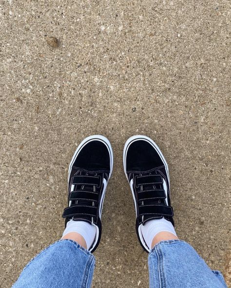 Velcro Shoes Outfit, Vans Velcro Shoes Outfits, Velcro Vans Outfit, Vans Velcro Shoes, Velcro Vans, Black Vans Outfit, Shoe List, Vans Outfits, Vans Outfit