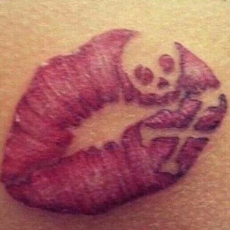 Left lower back 27 Tattoo, Kiss Tattoos, Sick Tattoo, Geniale Tattoos, Lip Tattoos, Badass Tattoos, Skull Tattoos, Skin Art, Neck Tattoo