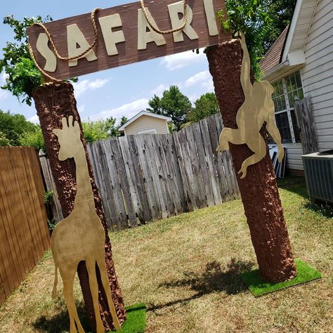 Jungle Theme Decorations, Safari Party Decorations, Jungle Decorations, Backyard Birthday Parties, 1st Birthday Girl Decorations, Jungle Theme Birthday, Safari Theme Birthday, Backyard Birthday, Baby Shower Deco