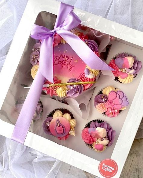 Sammi Cakes on Instagram: "Sherona’s gorgeous mini cake and cupcake birthday box 💜💗💛 #sammicakes #minicake #minicakegiftbox #minicakes #cupcakes #gifting #giftideas #partyinabox #pinelands #thornton" Mummy Birthday Gift Ideas, Cake Box Gift Ideas, Mini Cakes With Cupcakes, Bento Cake Box With Cupcakes, Cupcakes For Moms Birthday, Mini Cake Box Ideas, Cupcake Gift Box Ideas, Cupcake Box Design, Cake Gift Box Ideas