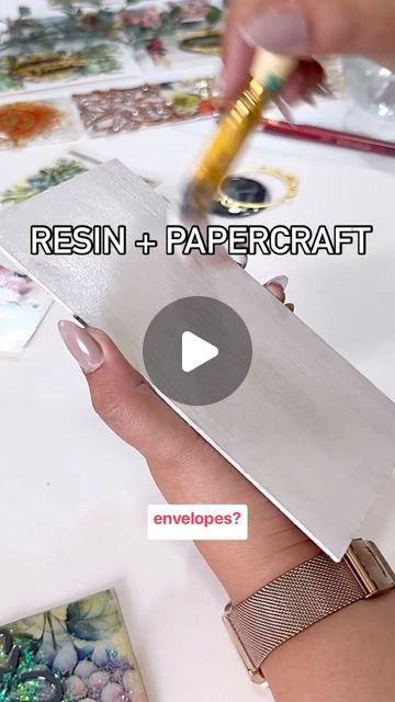 Resin Gift For Husband, Paper And Resin Jewelry, Unique Epoxy Ideas, Small Resin Crafts, Apoxie Resin Ideas, Resin Wall Art Diy, Resin Epoxy Ideas, Unique Resin Ideas, Resin Crafts For Beginners